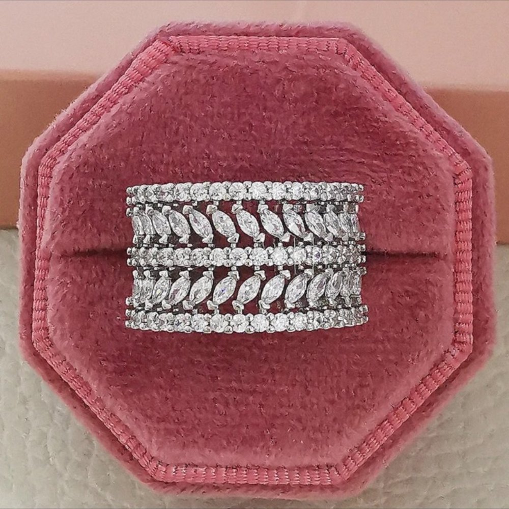 NEW DIAMOND S925 STERLING SILVER RING, BEAUTIFUL RING, SHINY RING. - Picture 4 of 4